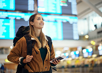 Stagiaire à l'aeroport heureuse - ESG Tourisme Stagiaire à l'aeroport heureuse - ESG Tourisme