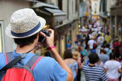 Personne prenant une photo - ESG Tourisme